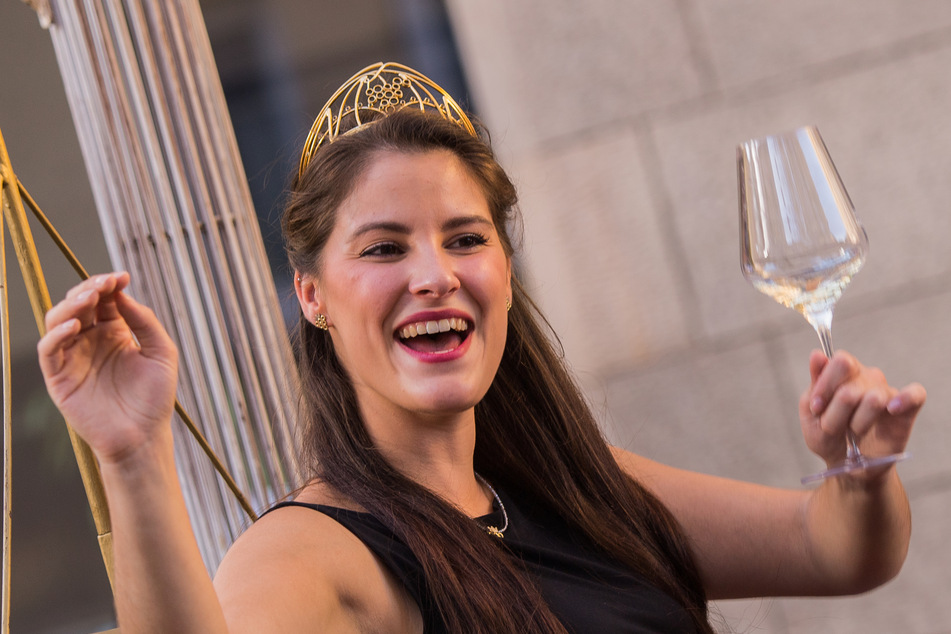 Die Siegerin löst die amtierende Weinkönigin Angelina Vogt (26) ab.