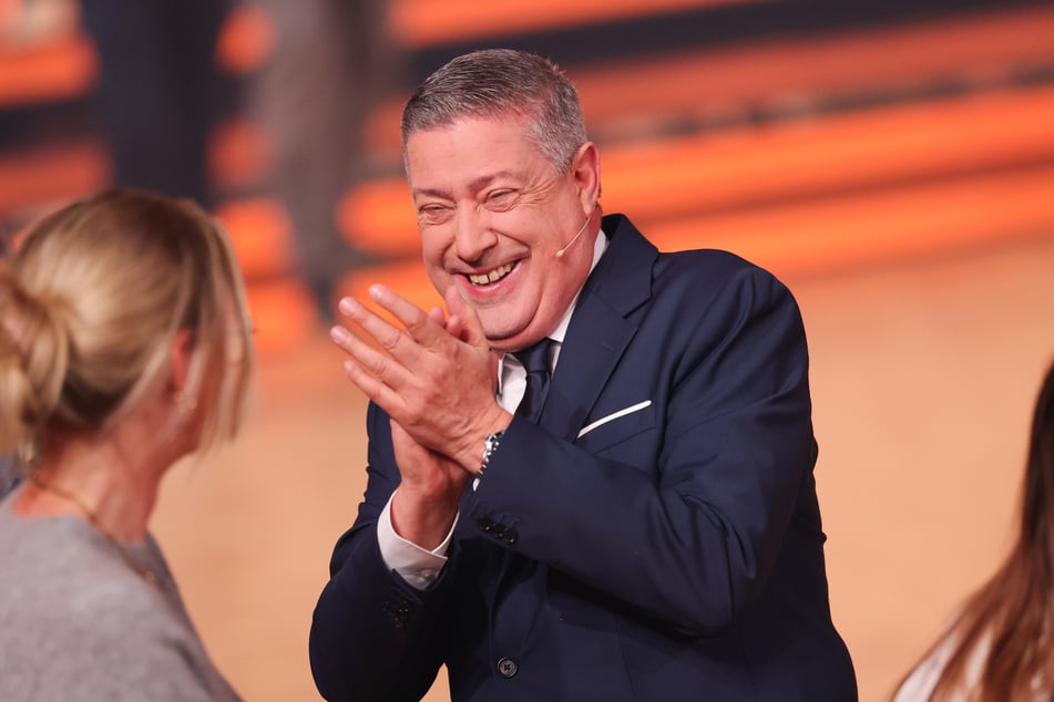 Ersatz-Moderator Joachim Llambi (60) konnte sich den ein oder anderen bissigen Kommentar in Richtung mancher Künstler nicht verkneifen.