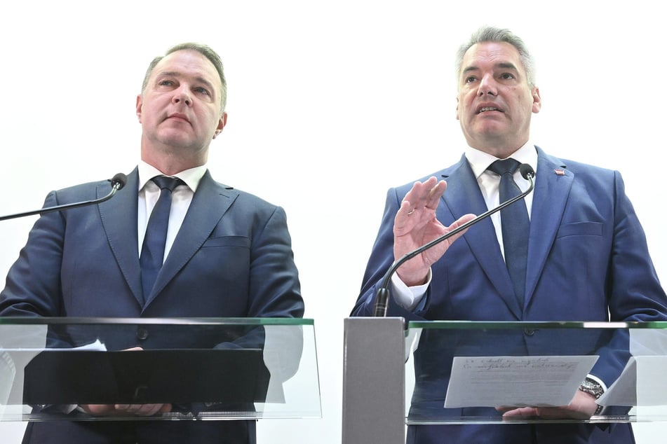 SPÖ-Chef Andreas Babler (51, l.) und Bundeskanzler und ÖVP-Chef Karl Nehammer (52, r.) sind weiterhin an einer Zusammenarbeit interessiert.