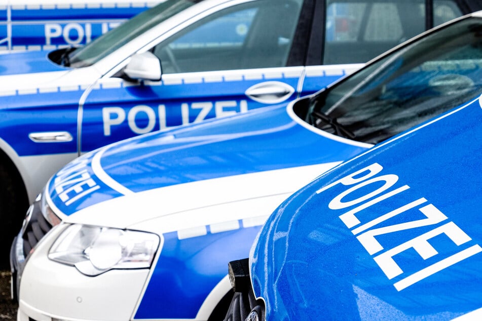 Wer ist der Unfallfahrer? Die Polizei sucht Hinweise von Zeugen. (Symbolbild)