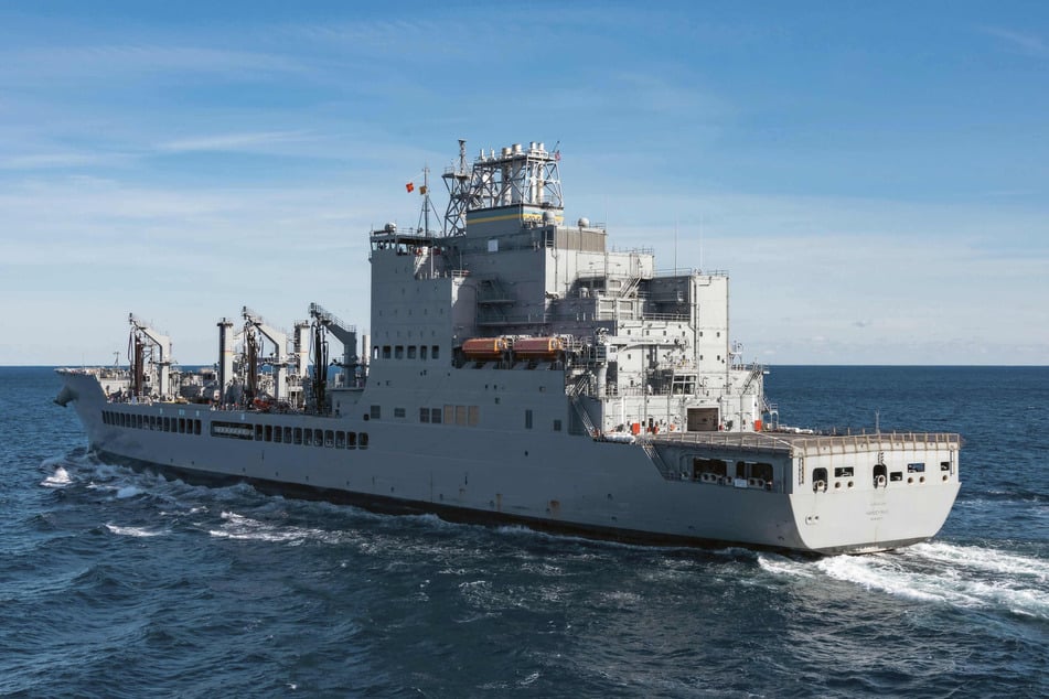 Dieses Schiff trug bisher den Namen "USNS Harvey Milk". Künftig heißt es "USNS Oscar V. Peterson".