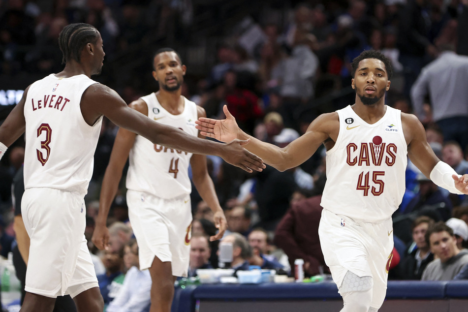 Cleveland Cavaliers guard Donovan Mitchell (r.) celebrates with guard Caris LeVert (l.) after scoring against the Dallas Mavericks.