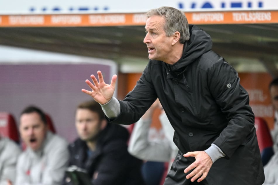 Für Kasper Hjulmand (53) wird die Luft als Trainer von Bayer 04 zunehmend dünner.