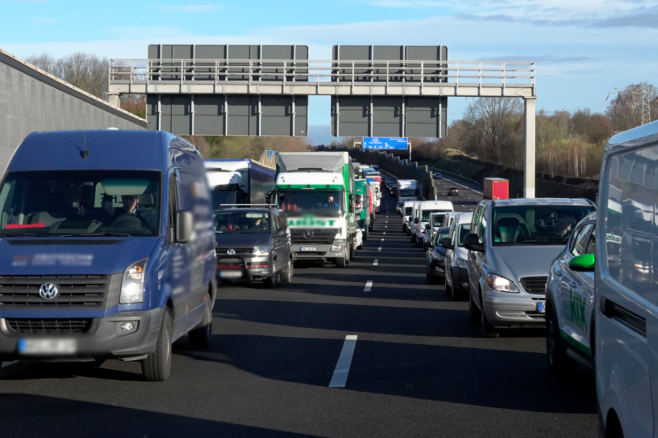 Auf der A72 musste kurzzeitig eine Richtungsfahrbahn gesperrt werden.