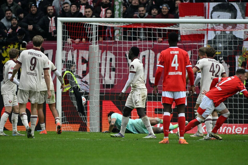 Zu viele Spieler schauten nur hinterher, wenn der Ball hinter Tim Schreiber einschlug.