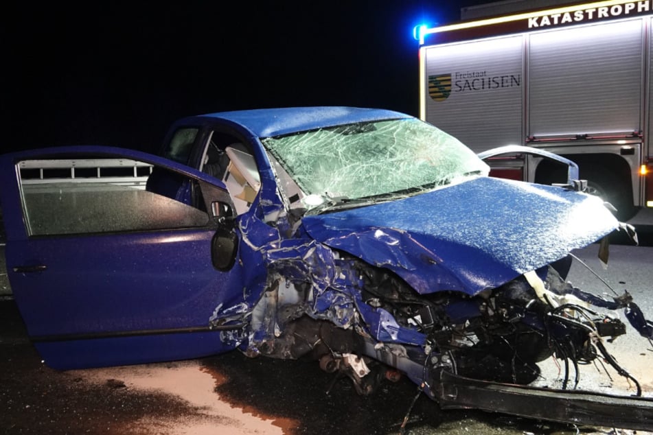 Unfall A14: Tödlicher Crash auf A14: Audi rast frontal in zuvor verunglückten VW