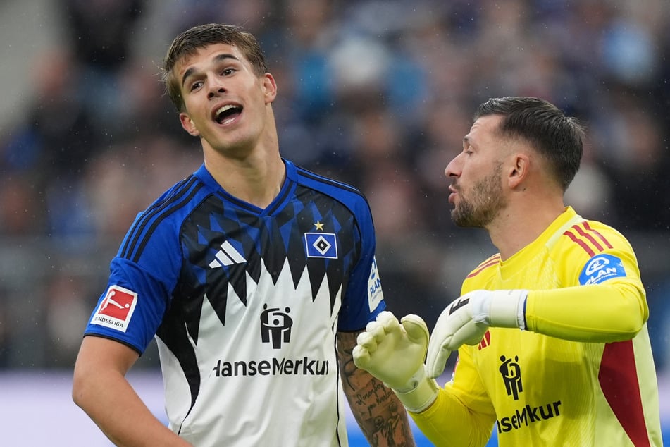 HSV-Keeper Daniel Heuer Fernandes (33, r) hat das Interesse des FC Bayern München auf sich gezogen.