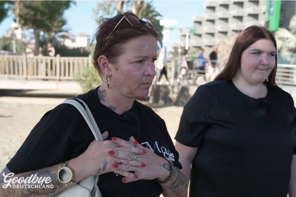 Sarahs Tochter Stella (15, r.) will zurück nach Deutschland gehen.