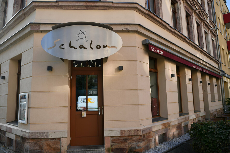 Das jüdische Restaurant "Schalom" im Zentrum von Chemnitz wurde am Abend des 27. August 2018 angegriffen. Damals standen sich in der Stadt etwa 6500 Rechte und etwa 1500 Gegendemonstranten gegenüber.