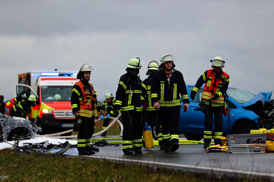 Die Feuerwehr war am Sonntagmorgen mit starken Kräften auf der L3268 im Einsatz.