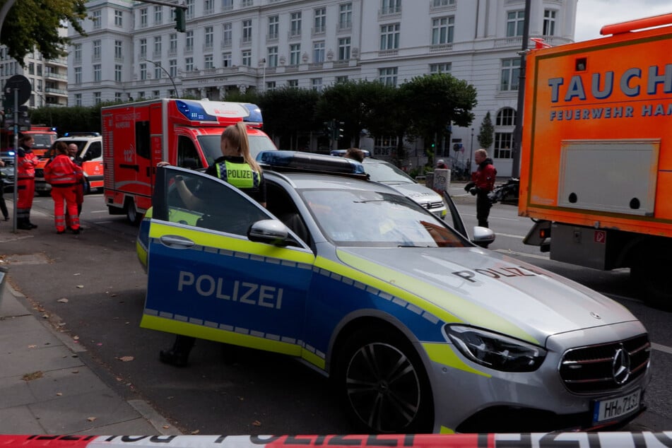 Am Donnerstagmittag mussten Einsatzkräfte eine tote Person aus der Außenalster bergen.