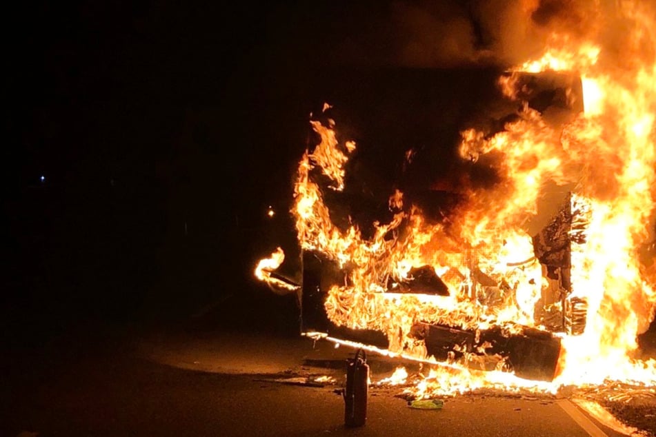 Bus brennt lichterloh: Feuerwehr-Einsatz bei Wittlich