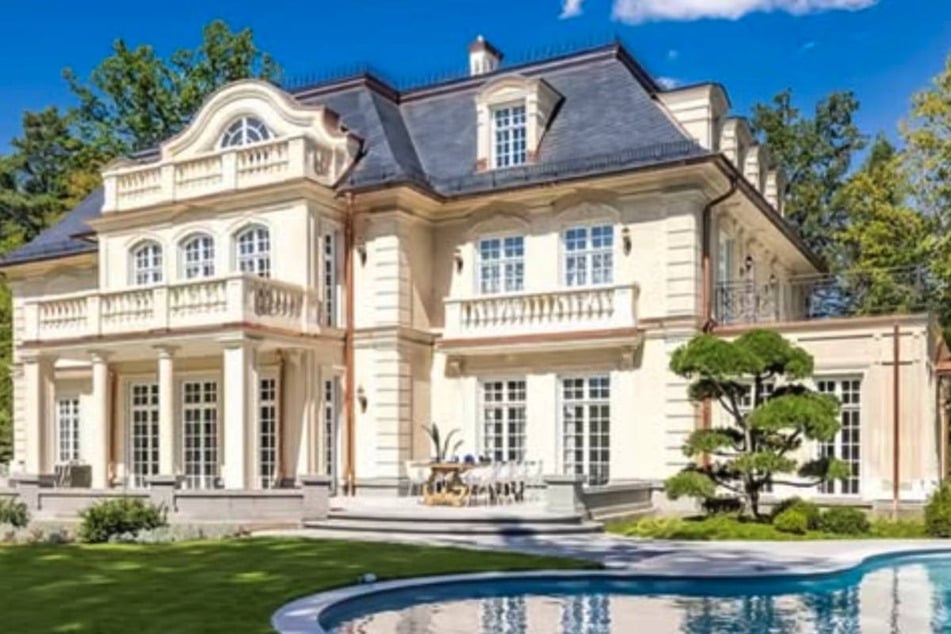 Man gönnt sich ja sonst nichts: Dieses luxuriöse Anwesen wird das neue Zuhause der Familie Ferchichi in der Gemeinde Grünwald.