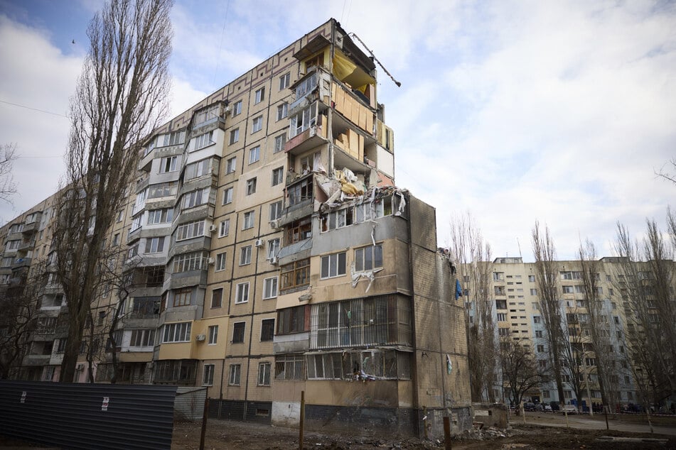 Ein beschädigtes Wohnhaus nach dem Luftangriff auf Odessa.