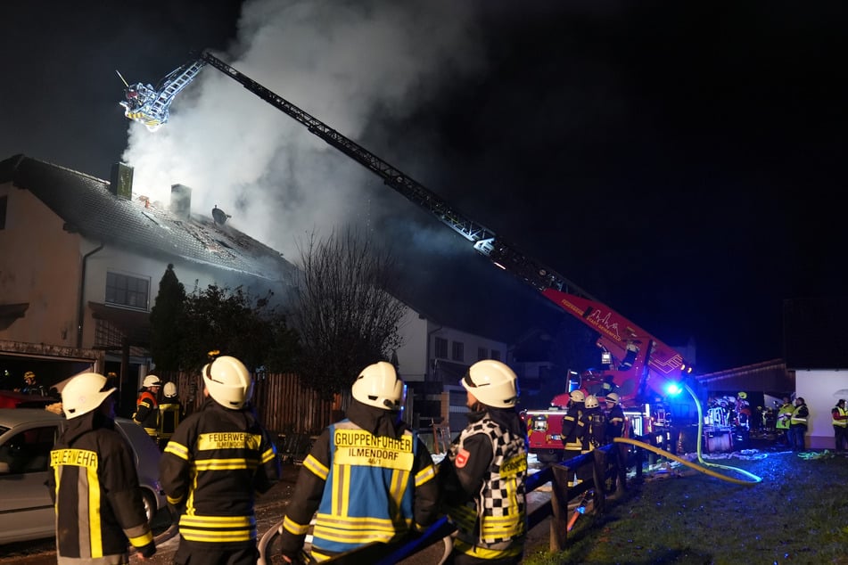 Bei den Löscharbeiten wurde eine Leiche im Haus entdeckt. Ob es sich dabei um den Bewohner handelt, konnte noch nicht mit Sicherheit geklärt werden.