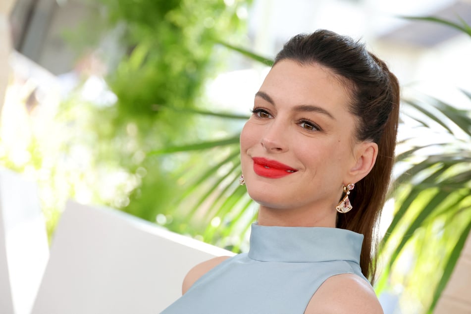 Anne Hathaway (43) erwartet ihr drittes Kind.