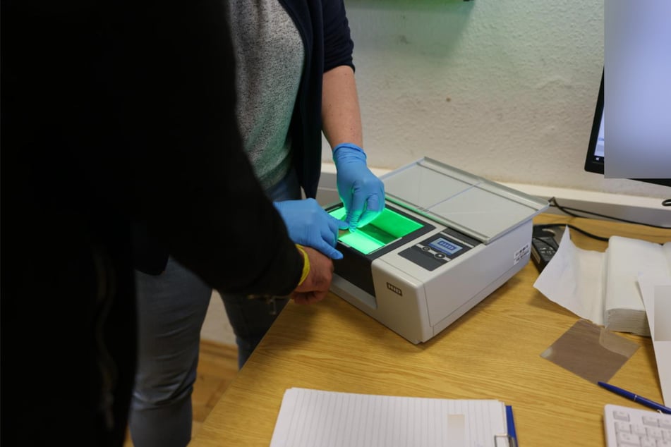 Die Verdächtigen wurde alle zum Hauptbahnhof gebracht. Dort wurden ihre Daten aufgenommen.