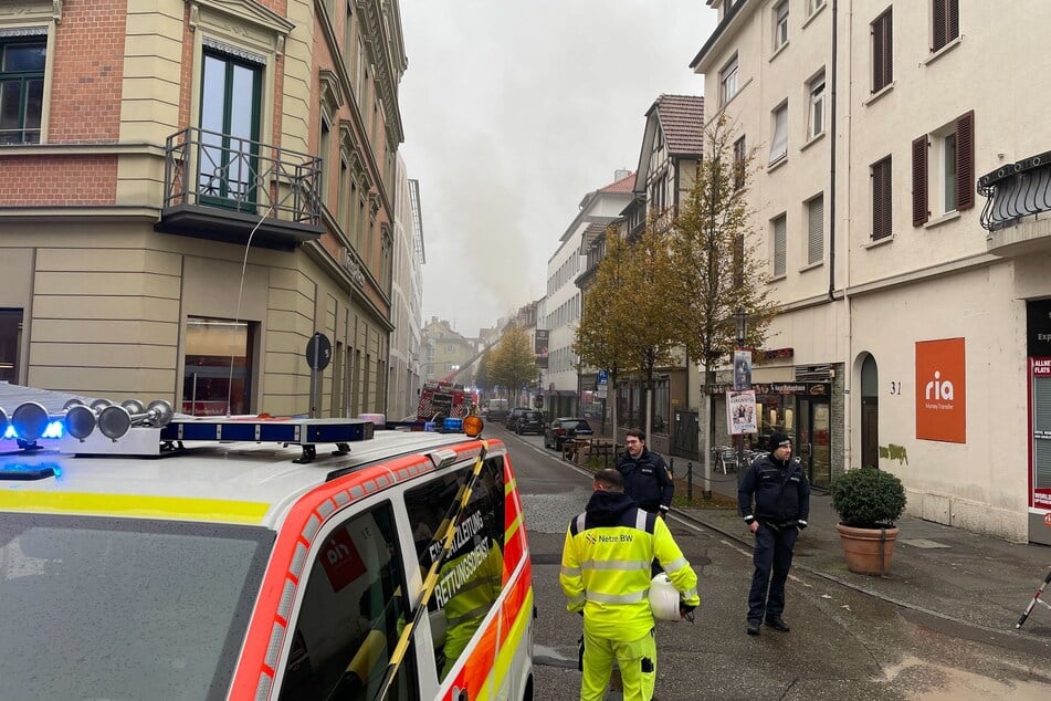 Auch die Feuerwehr war vor Ort, da ein Brand ausgebrochen ist.