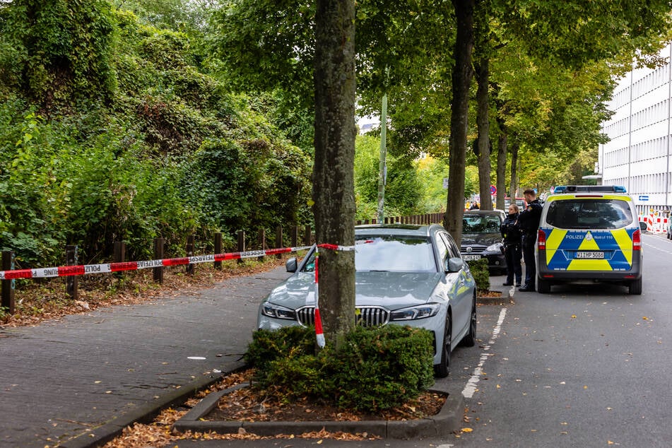 Der zu diesem Zeitpunkt noch schwer verletzte Mann wurde auf einem Gehweg an der Ostparkstraße in Frankfurt von Passanten entdeckt.