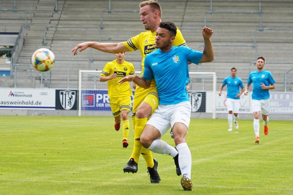 Neuzugang Theo Ogbidi (vorn) erzielte in seinem ersten Spiel für die Himmelblauen gleich zwei Treffer.