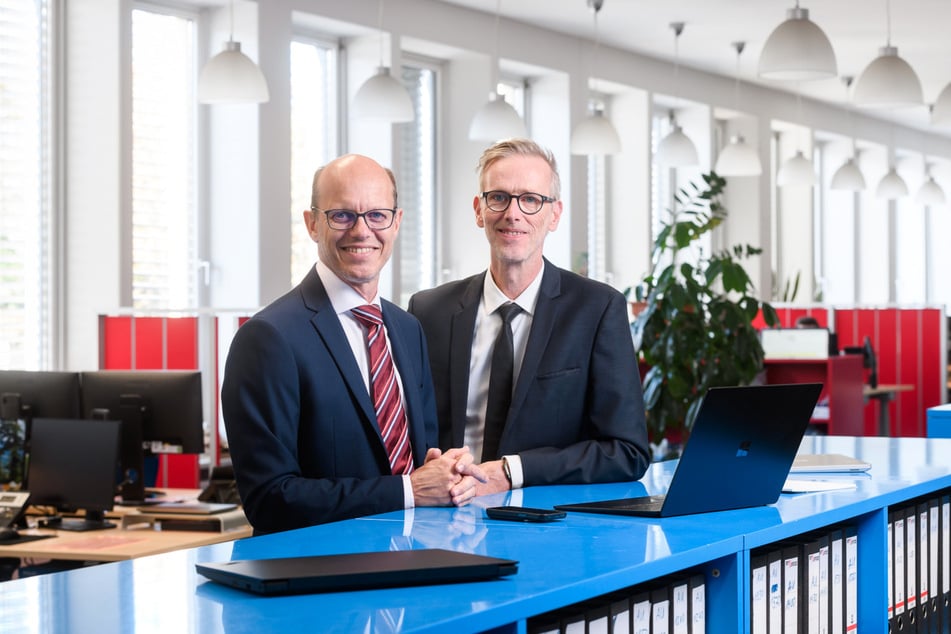 Sonderbeschaffer in Mangellagen: 4Source-Vorstände Jörg Wilking (58, l.) und Rolf Jägen (57).