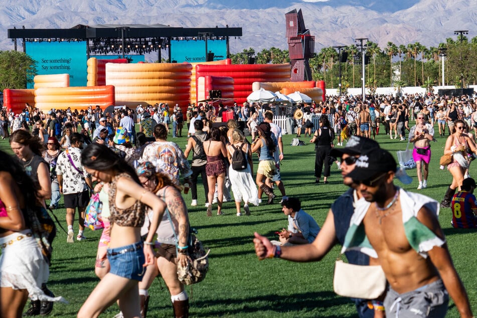 Scheinwerfer kracht Coachella-Besucherin auf den Kopf