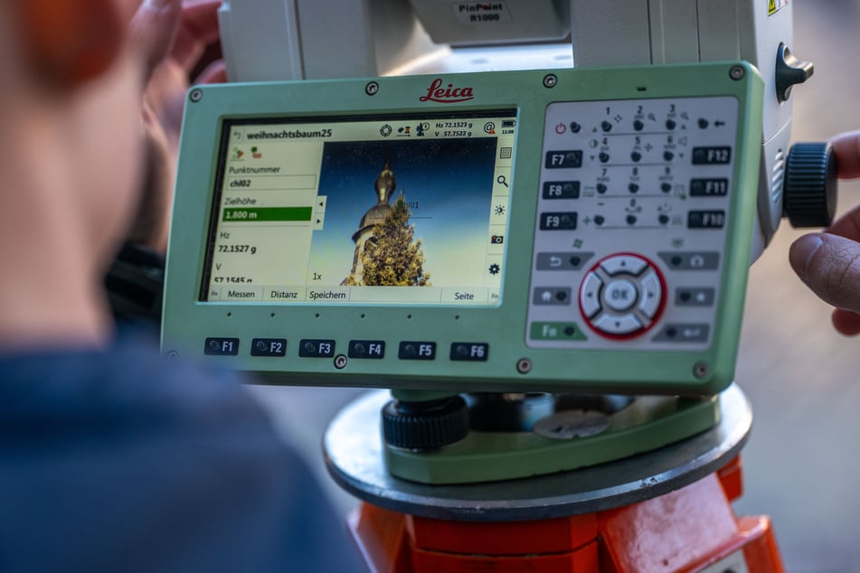 Maßband war gestern: Der Baum wurde mit modernster Technik vermessen.