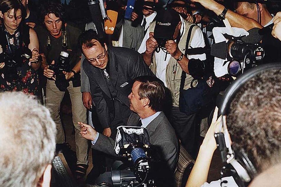 Bei der Eröffnung am 16. August 2001 startete Hamburgs damaliger Bürgermeister Ortwin Runde (82, SPD) den ersten Zug.