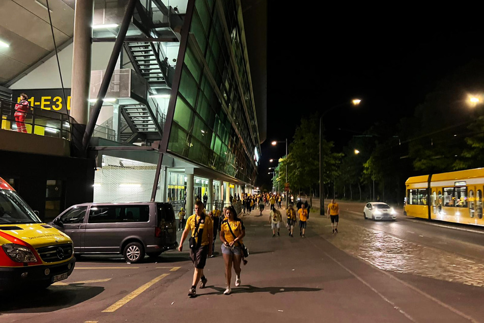 Die Dynamo-Fans gehen nach diesem traurigen Abend - Stand jetzt - einfach nach Hause.