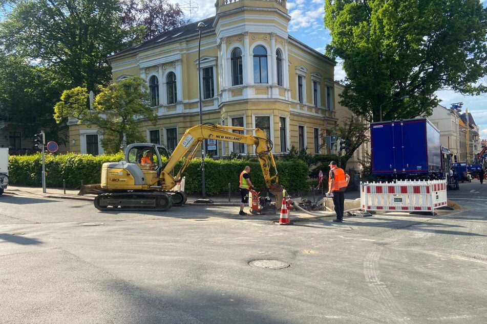 Hier wird die Straße weiter aufgerissen, um das Gas endlich abgestellt zu bekommen.
