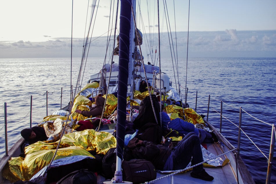 Hamburger Segelschiff rettet 34 Migranten aus Mittelmeer
