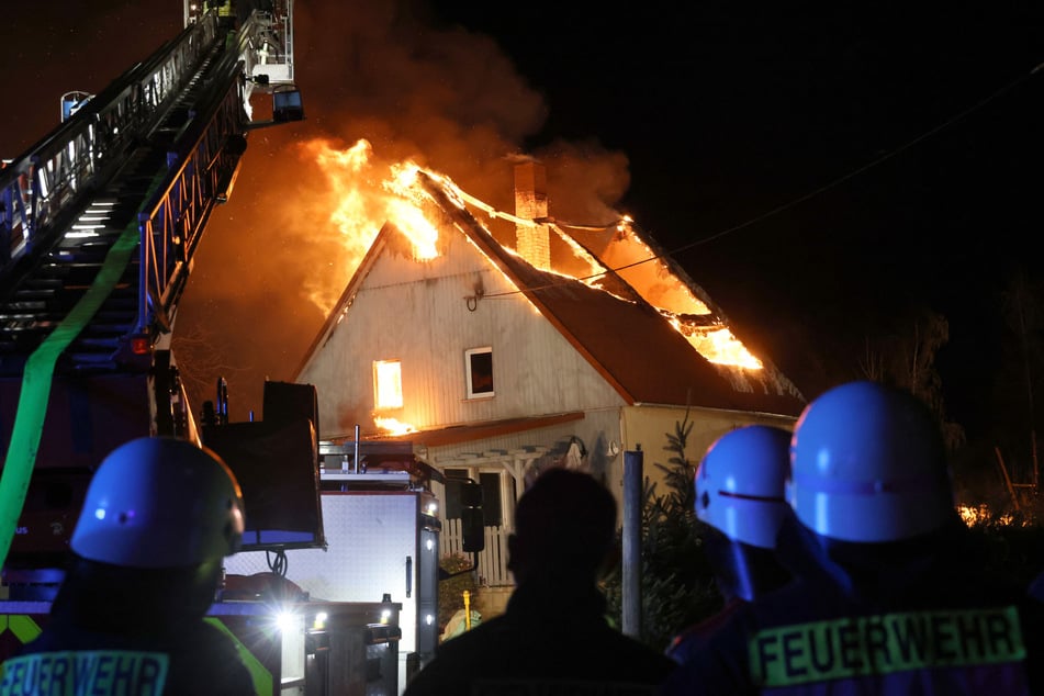 Am Mittwochabend brannte ein Haus in Lunzenau komplett aus.