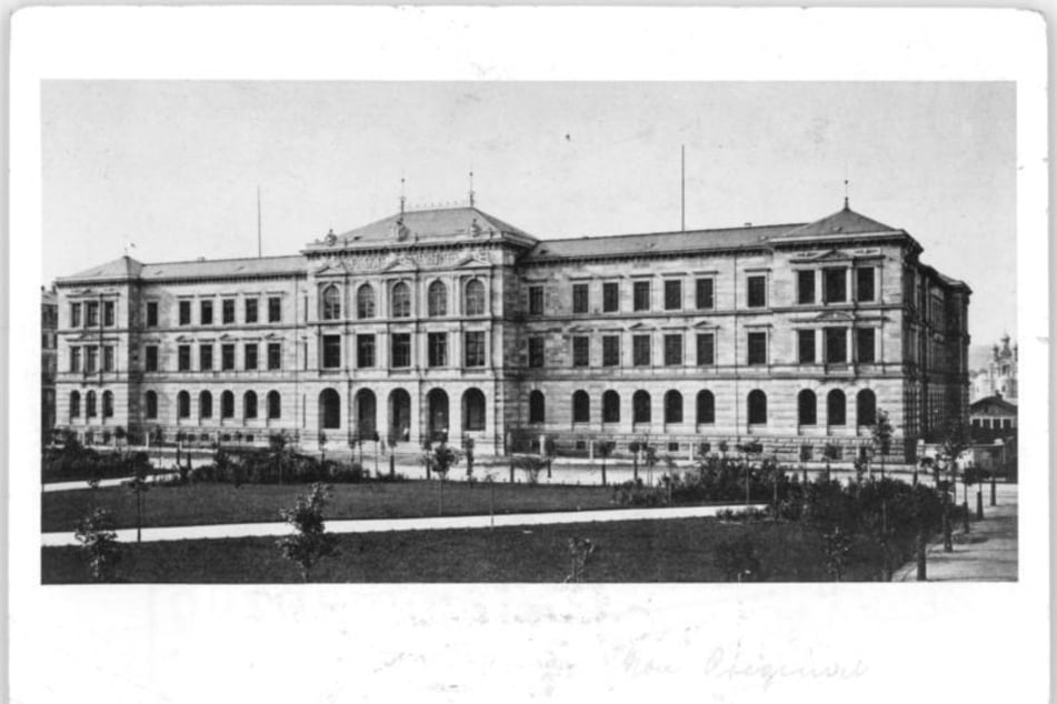 Gebäude der Technischen Hochschule am Bismarckplatz vor deren Zerstörung 1945.
