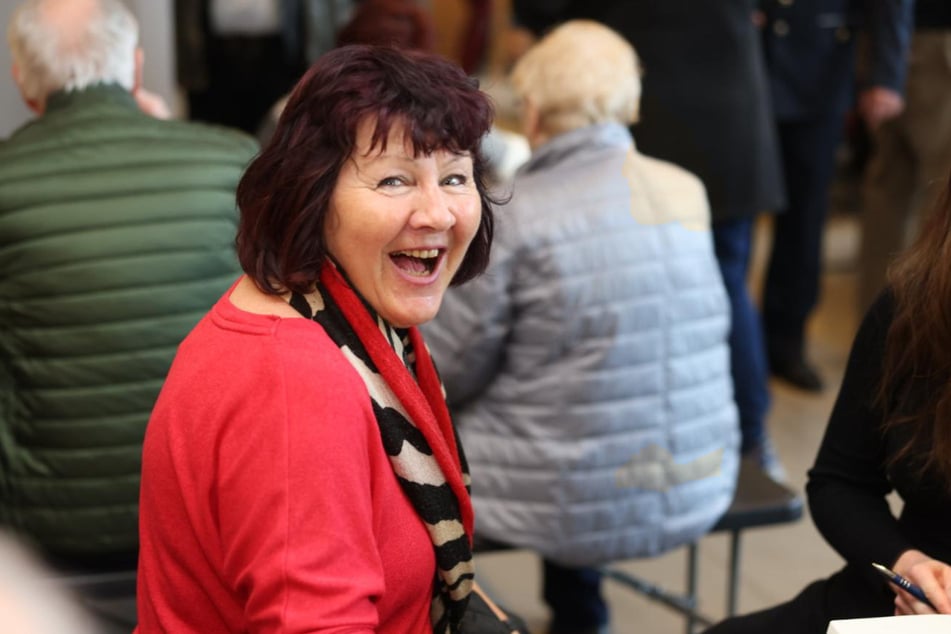 Karin Spindler (68) besucht mit ihrer eingeschworenen Gruppe regelmäßig das "Kinokränzchen" im Allee-Center.