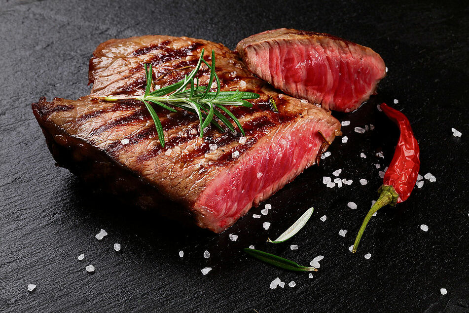 Fleisch einstechen, um es zu wenden? Ein No-Go!