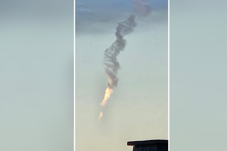 Stürzt hier ein UFO ab? Diese Erscheinung am Himmel über Schöneck löste eine große Suchaktion aus.