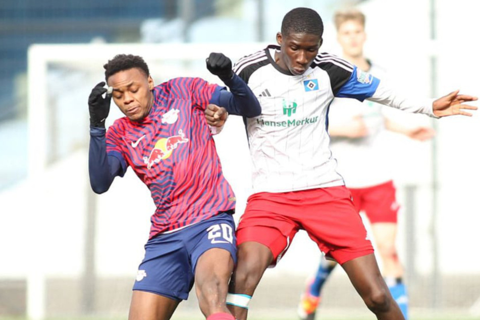 HSV-Talent Karim Coulibaly (16, r.) wechselt zur kommenden Saison zu Werder Bremen.