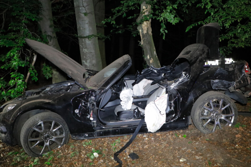 Abgedrängt! Mazda-Fahrer kommt von A4 ab und stirbt