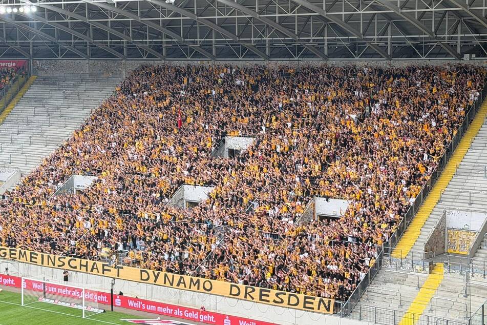 Die Dynamo-Fans stimmten sich zur Saisoneröffnung ein.