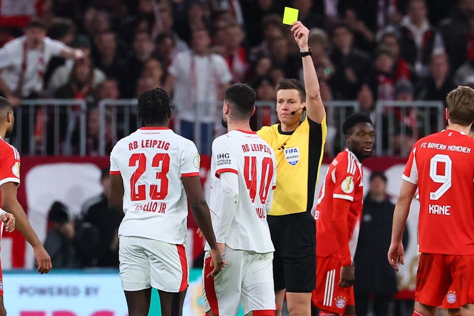 Schiedsrichter Daniel Siebert (41) wirkte beim Spiel der Bayern gegen RB Leipzig nicht immer sicher.