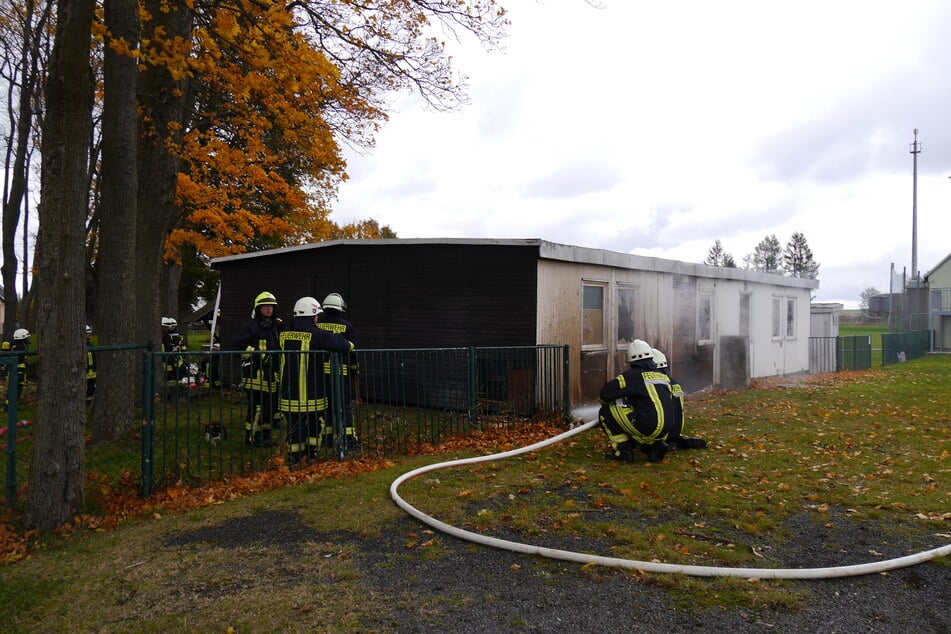 Der Feuerwehr gelang es, die Flammen schnell unter Kontrolle zu bringen.