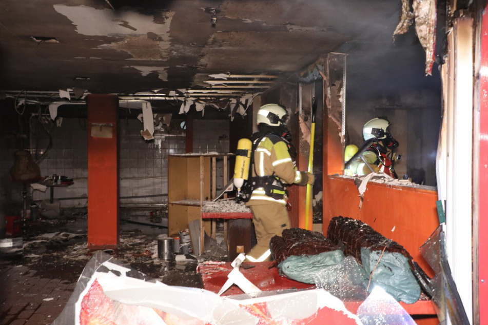 Das Feuer richtete erheblichen Schaden innerhalb des Gebäudes an.