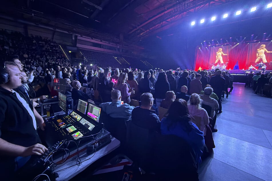 Etwa 2700 Fans begleiteten sie dabei.