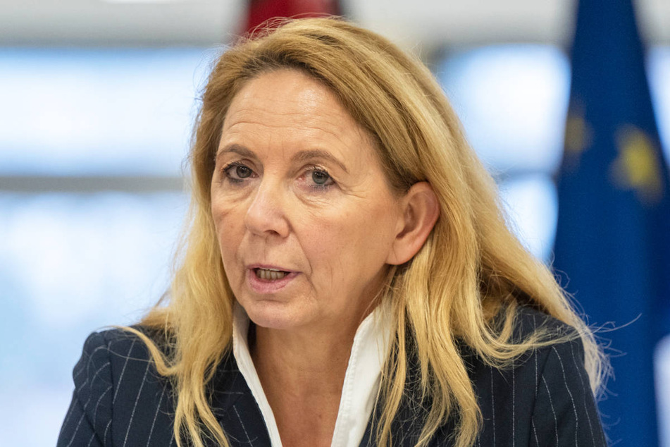 Berlins Polizeipräsidentin Barbara Slowik (57) hat sich in einem Interview für eine Verlängerung des Präventivgewahrsams auf fünf Tage ausgesprochen.