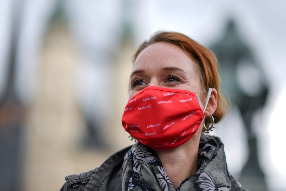 In Restaurants mit wenig Abstand könnte der Mundschutz bald Pflicht werden (Archivbild).