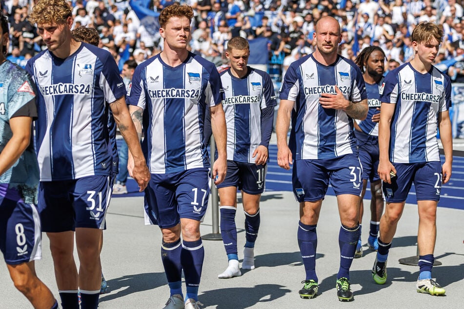 Er schrieb Geschichte, doch auch beim Hertha-Bubi Eichhorn (r.) überwog am Ende der Frust.