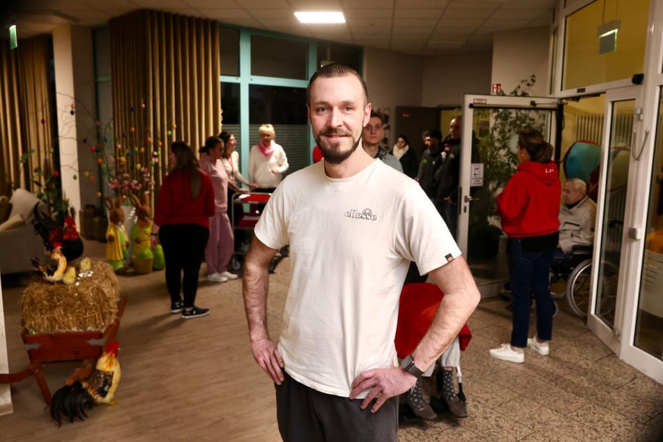 Pflegedienstleiter David Spitzer (39) hat alles unter Kontrolle.