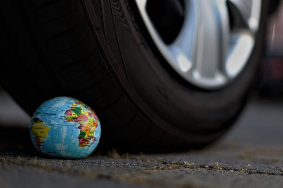Durch höhere Tankpreise sollen die Bürger dazu bewegt werden sich umweltschonendere Autos zuzulegen.