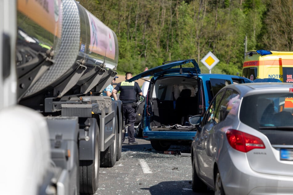 Rentner übersieht Lkw an Kreuzung: Zwei Senioren verletzt im Krankenhaus