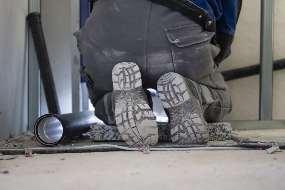 Seriöse Handwerksunternehmen drängen einen nicht zur sofortigen Zahlung direkt vor Ort. (Symbolbild)